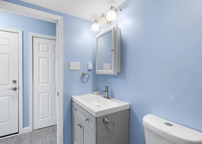 322 Sunset Drive Apartment